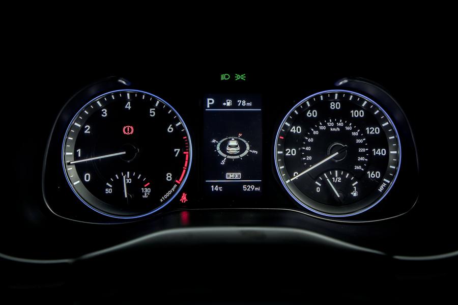 Панель приборов Hyundai Kona AWD (OS) 2017 года  (UK) (фото 2 из 40)